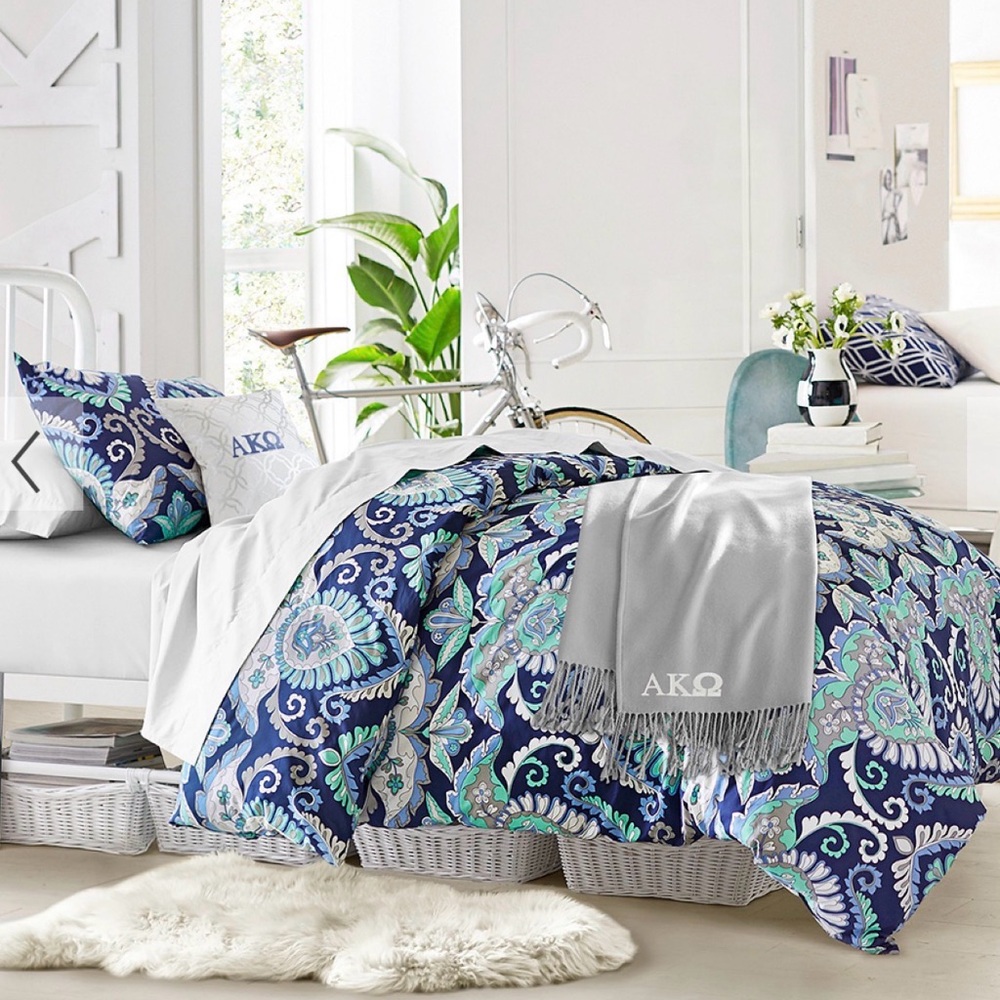 Pottery Barn Deco Medallion Duvet Cover - Navy and Teal